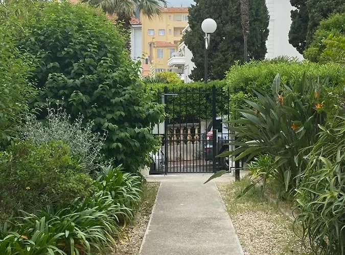 Pavillon D'angleterre Au Coeur De La * マントン