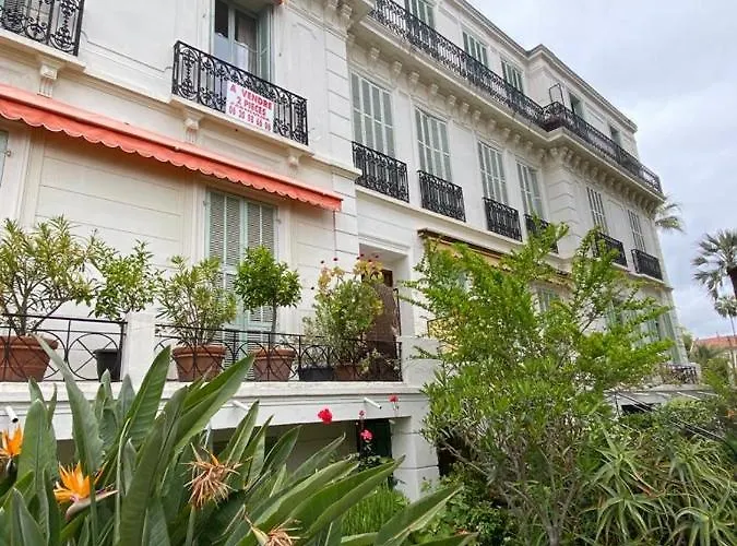 Pavillon D'angleterre Au Coeur De La アパート